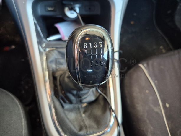 Opel Astra · Ano 2013