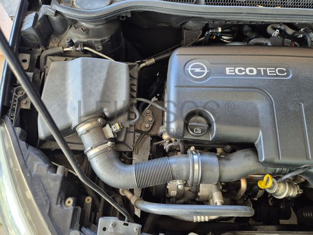 Opel Astra · Ano 2013