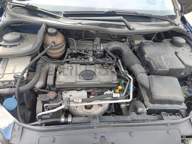 Peugeot 208 · Ano 2003