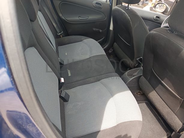 Peugeot 208 · Ano 2003