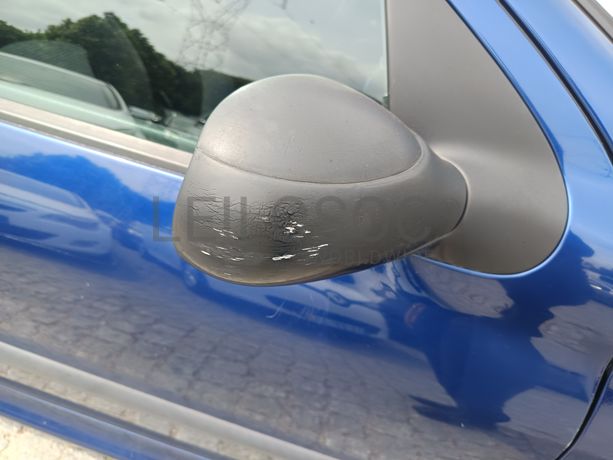 Peugeot 208 · Ano 2003