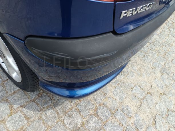Peugeot 208 · Ano 2003