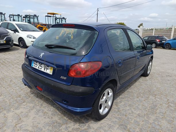 Peugeot 208 · Ano 2003