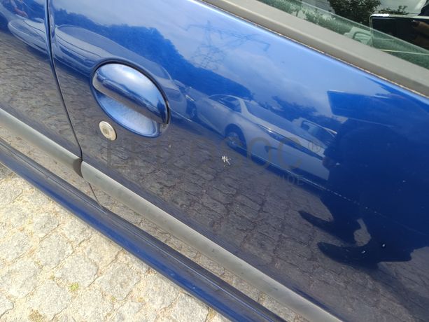 Peugeot 208 · Ano 2003