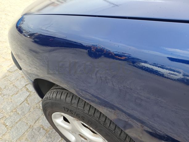 Peugeot 208 · Ano 2003