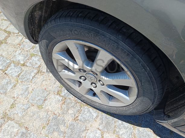 Toyota Carola Verso D4D · 7 Lugares · Ano 2005