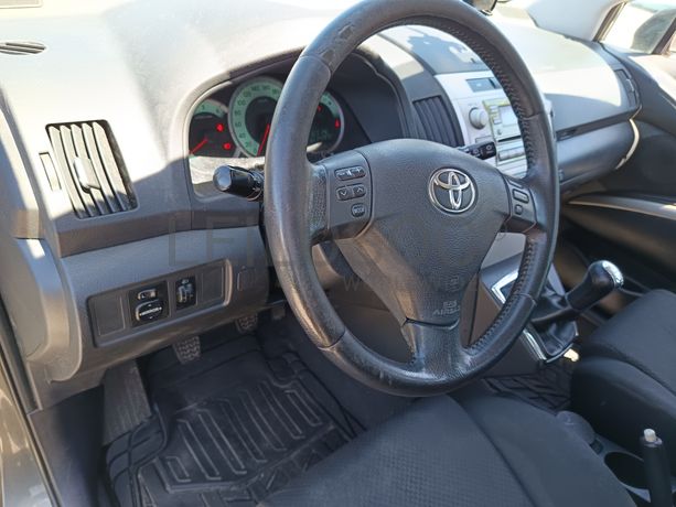Toyota Carola Verso D4D · 7 Lugares · Ano 2005