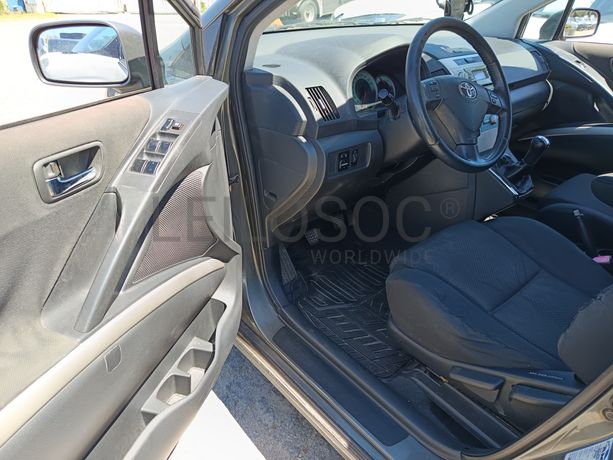Toyota Carola Verso D4D · 7 Lugares · Ano 2005