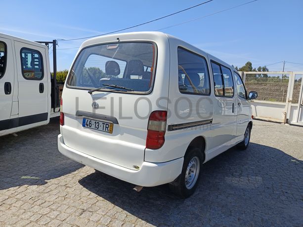 Toyota Hiace · 9 Lugares · Ano 2002