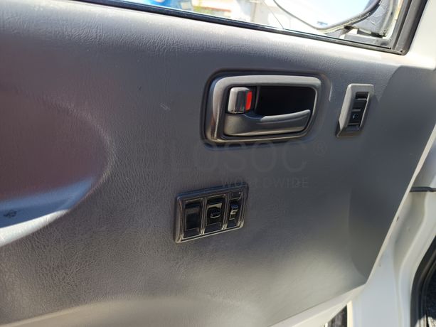 Toyota Hiace · 9 Lugares · Ano 2002