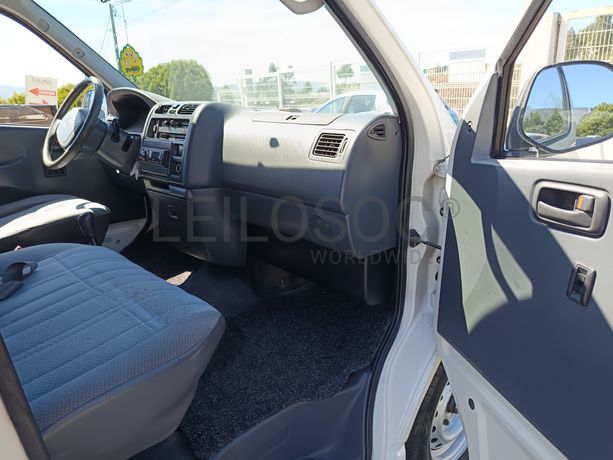 Toyota Hiace · 9 Lugares · Ano 2002