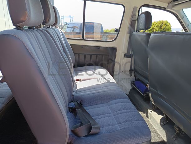 Toyota Hiace · 9 Lugares · Ano 2002