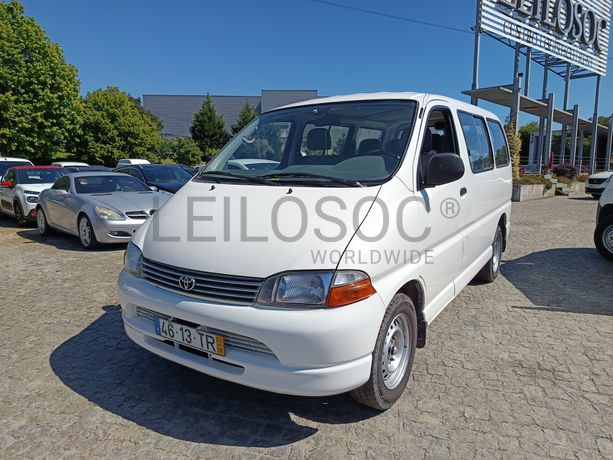 Toyota Hiace · 9 Lugares · Ano 2002