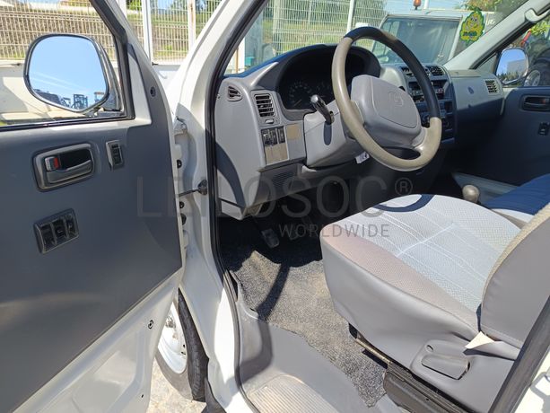 Toyota Hiace · 9 Lugares · Ano 2002