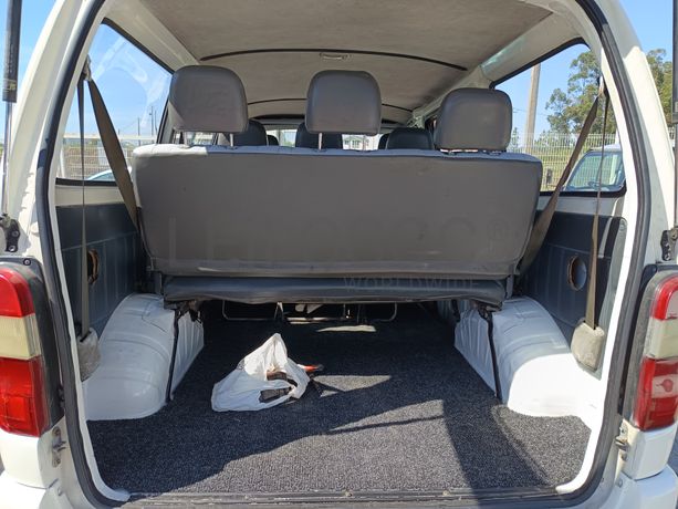 Toyota Hiace · 9 Lugares · Ano 2002