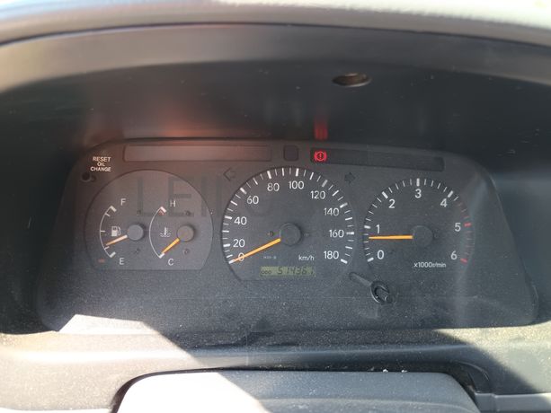 Toyota Hiace · 9 Lugares · Ano 2002