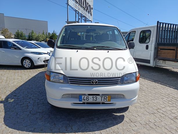 Toyota Hiace · 9 Lugares · Ano 2002