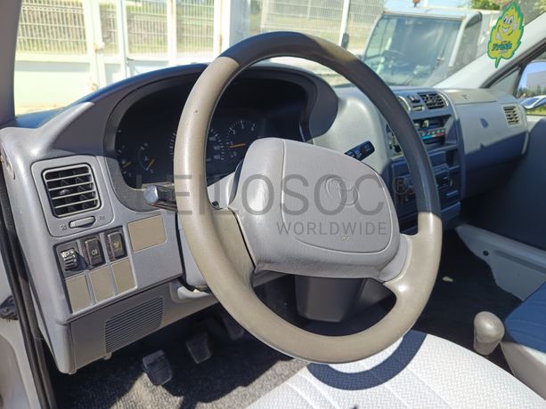 Toyota Hiace · 9 Lugares · Ano 2002
