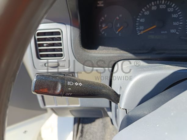 Toyota Hiace · 9 Lugares · Ano 2002