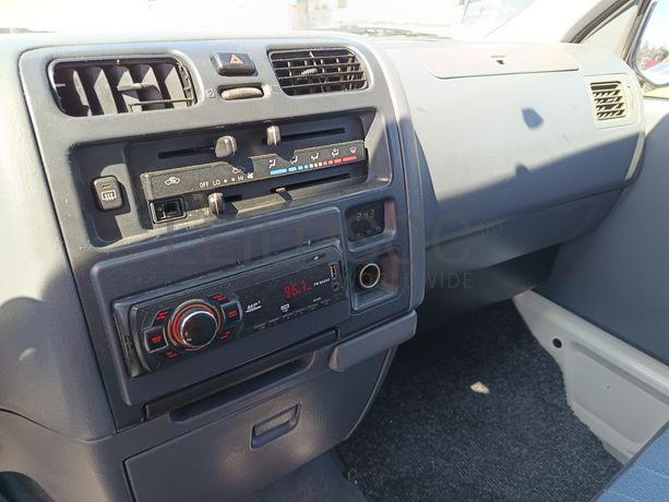 Toyota Hiace · 9 Lugares · Ano 2002