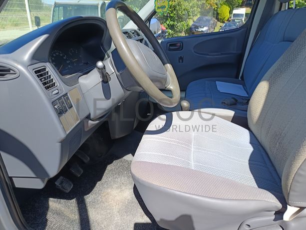Toyota Hiace · 9 Lugares · Ano 2002