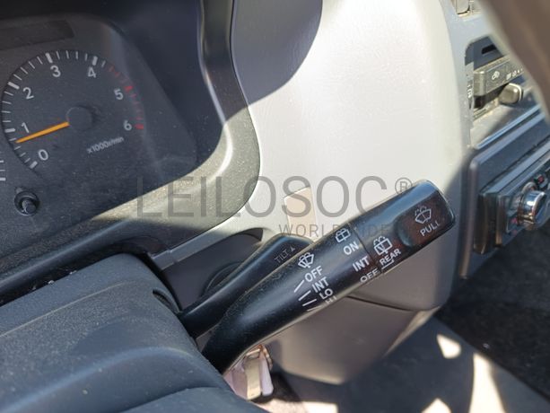 Toyota Hiace · 9 Lugares · Ano 2002