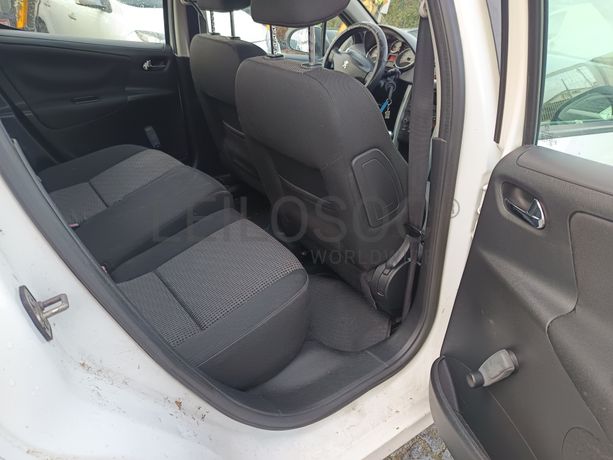 Peugeot 207 · Ano 2011