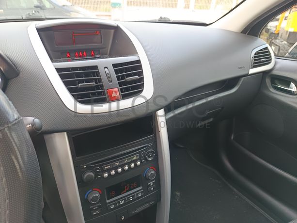 Peugeot 207 · Ano 2011