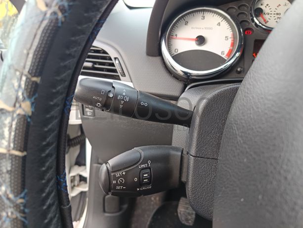 Peugeot 207 · Ano 2011