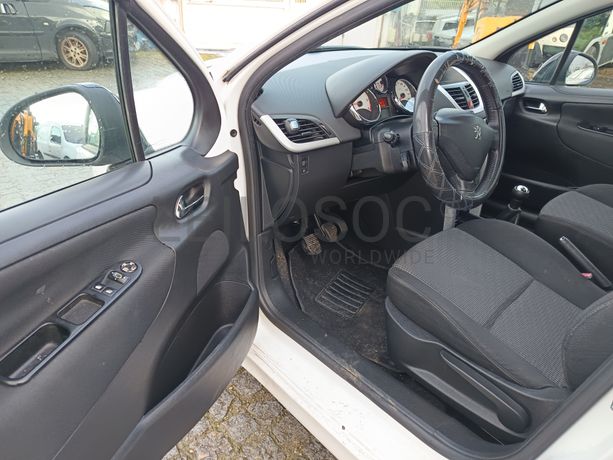 Peugeot 207 · Ano 2011