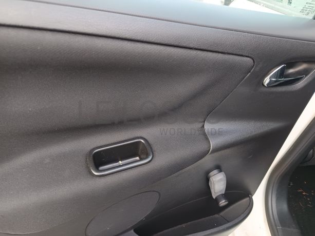 Peugeot 207 · Ano 2011