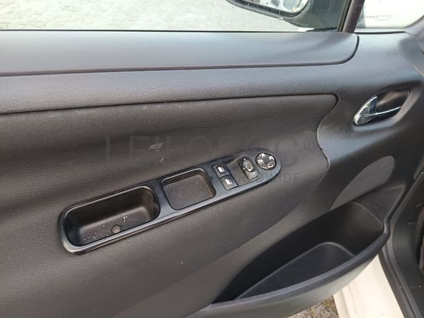 Peugeot 207 · Ano 2011