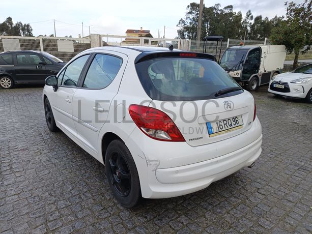Peugeot 207 · Ano 2011