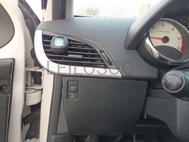 Peugeot 207 · Ano 2011