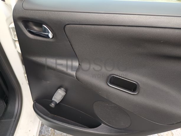 Peugeot 207 · Ano 2011