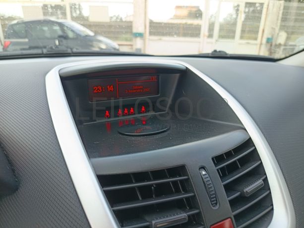 Peugeot 207 · Ano 2011