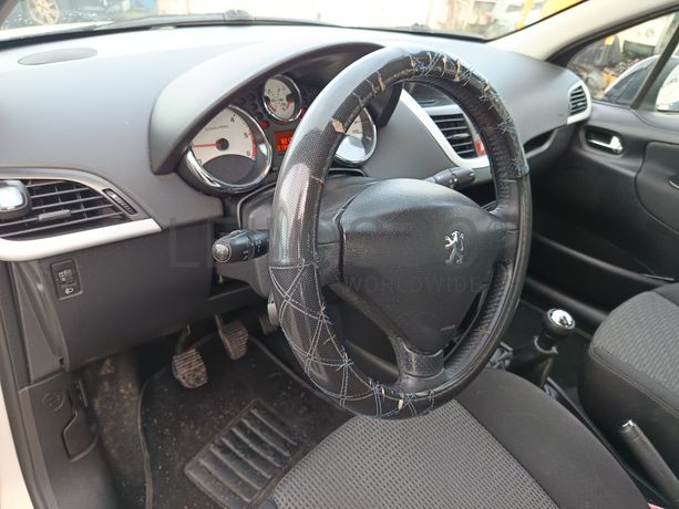 Peugeot 207 · Ano 2011