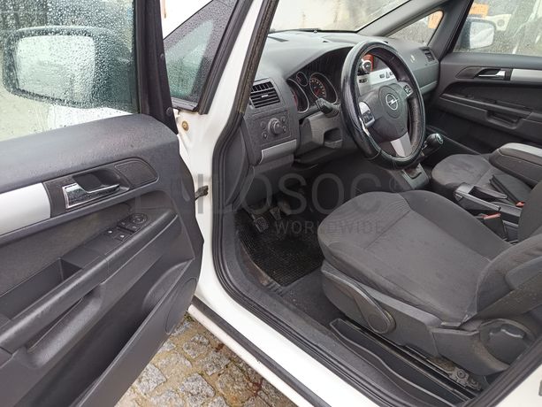 Opel Zafira · Ano 2012