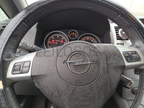 Opel Zafira · Ano 2012
