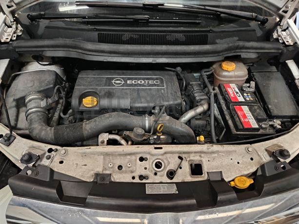 Opel Zafira · Ano 2012