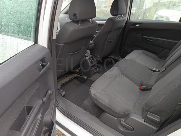 Opel Zafira · Ano 2012
