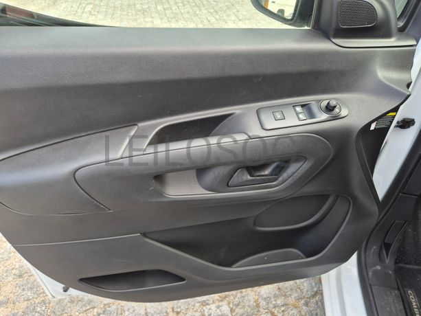 Opel Combo · Ano 2022