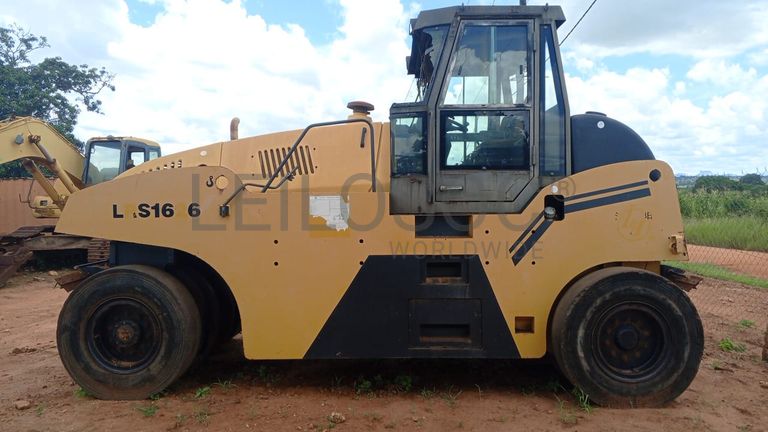 Rolo Compactador SINOMACH LRS1626