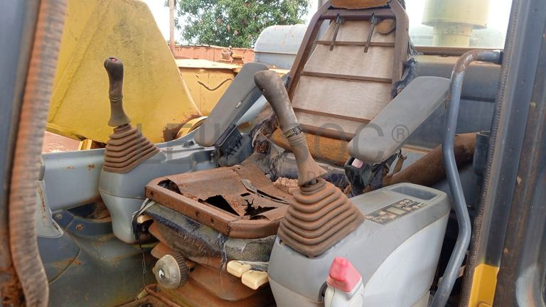 Escavadora Komatsu PC270-7