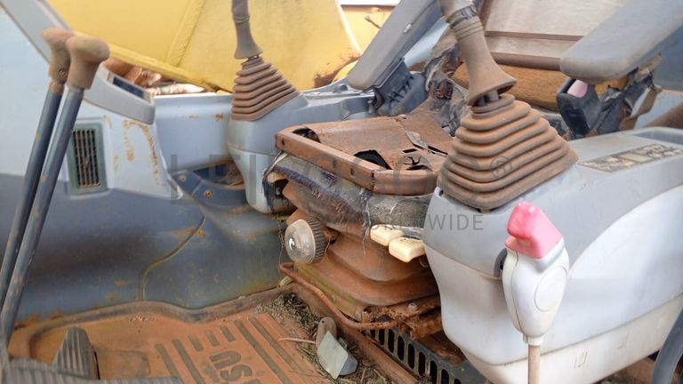 Escavadora Komatsu PC270-7