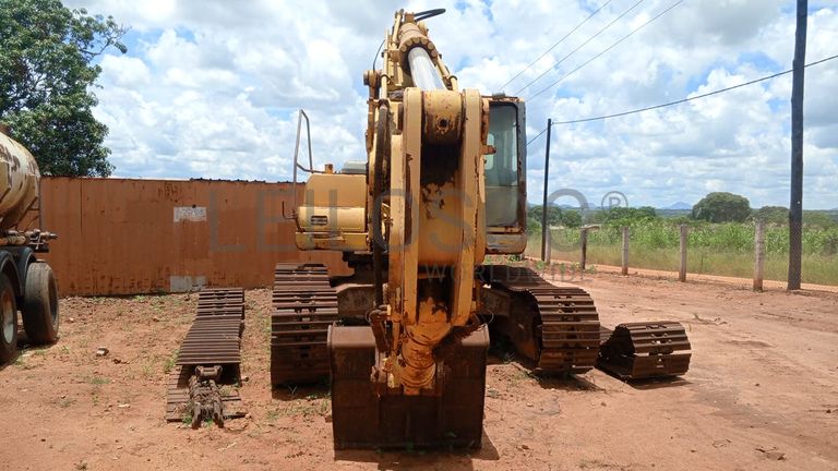 Escavadora Komatsu PC270-7