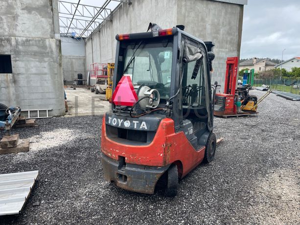 Empilhador a Gás Toyota 028FGF18