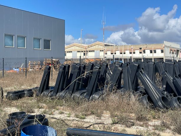 Fotografia de mobiliário: Plaquetas e Tubos PVC