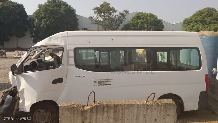 Miniautocarro (15L) Nissan Urvan