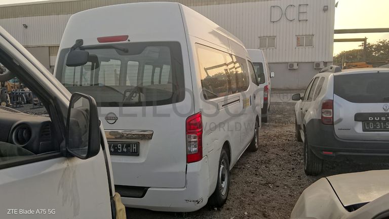 Miniautocarro (15L) Nissan Urvan